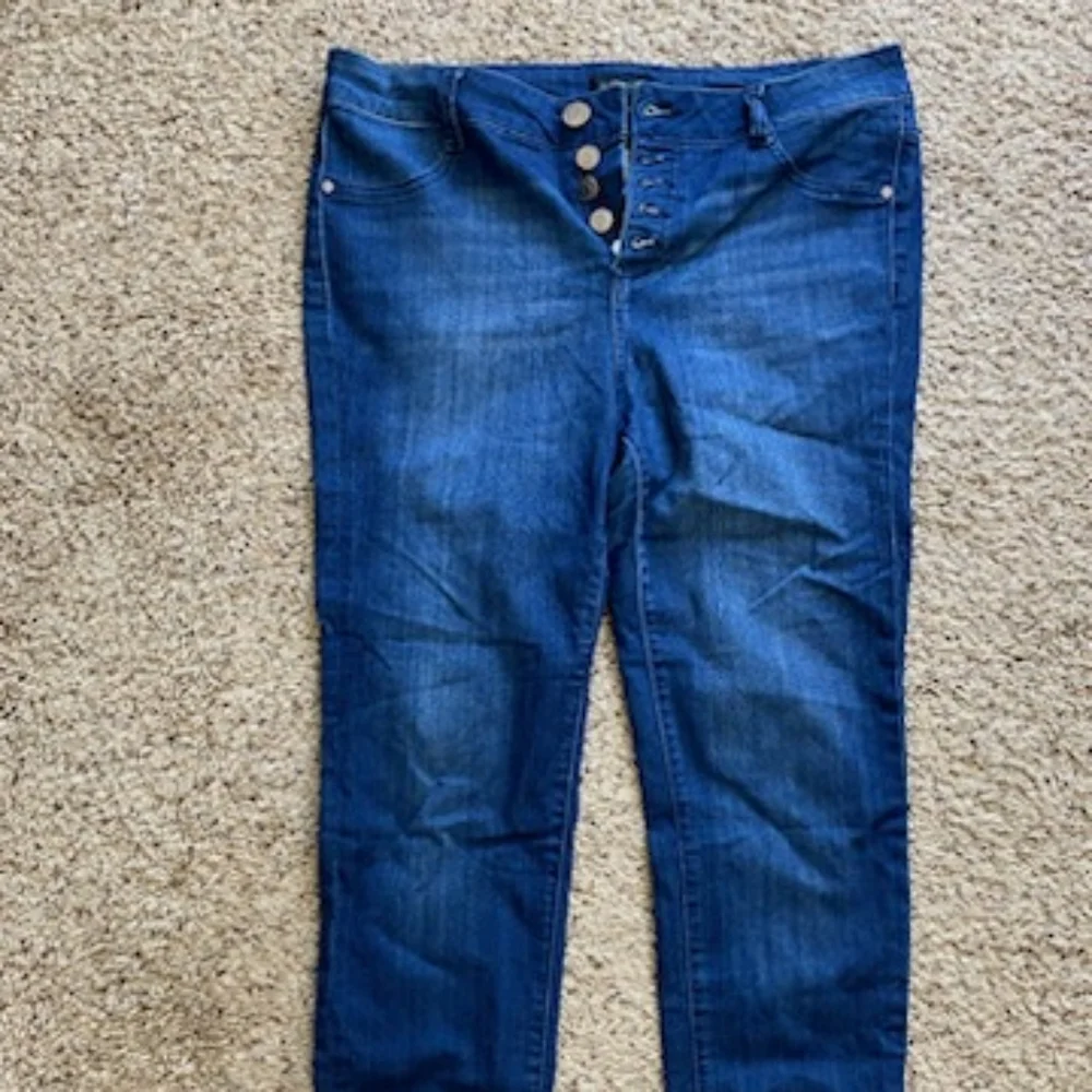 Jeans - Picture 1 of 2